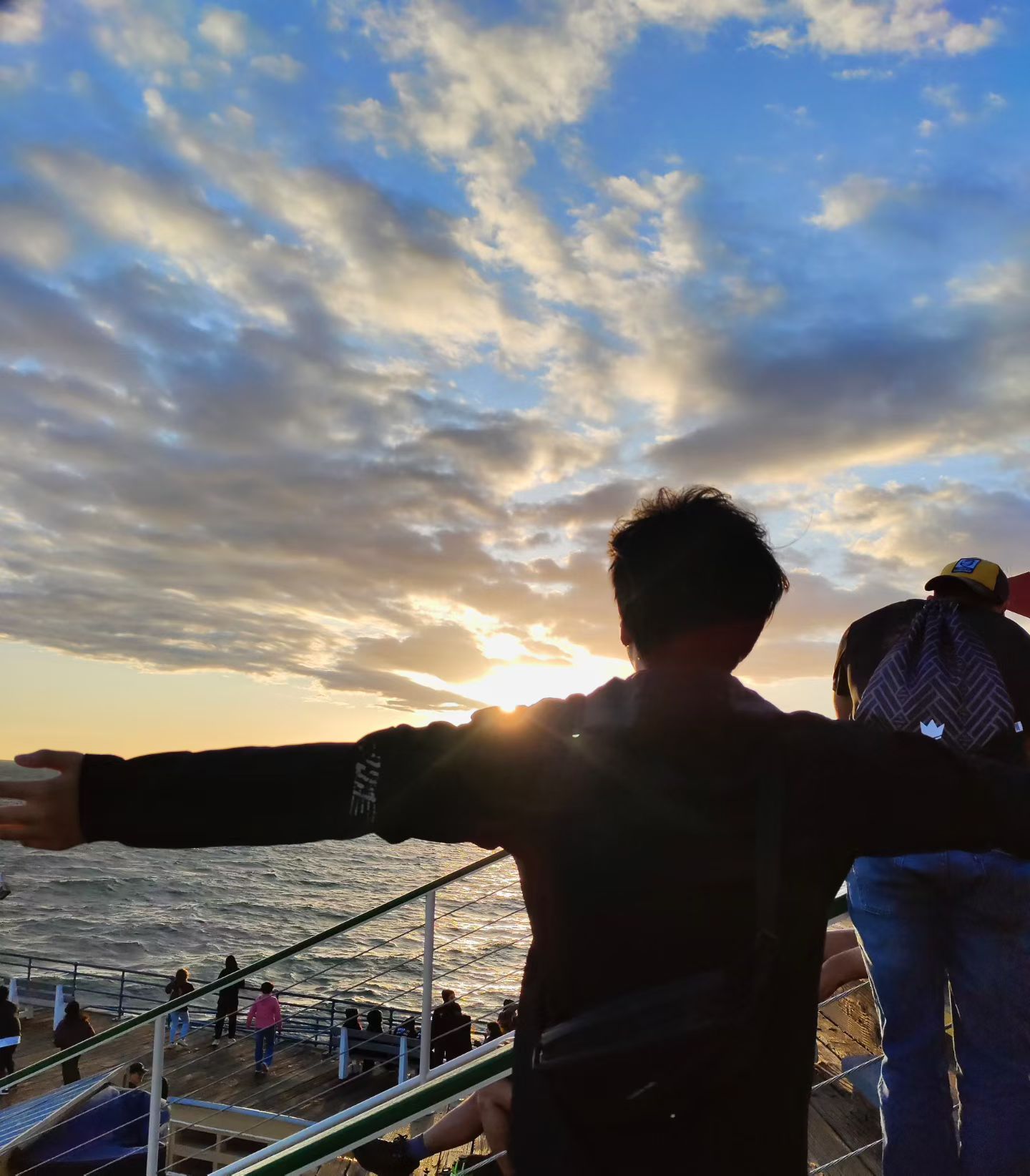 途洋往期学生海边夕阳照片